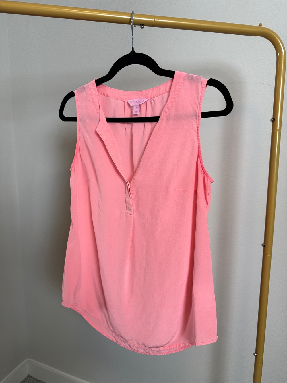 Lilly Pulitzer Sleeveless V-Neck Silk Camisole in Coral Pink